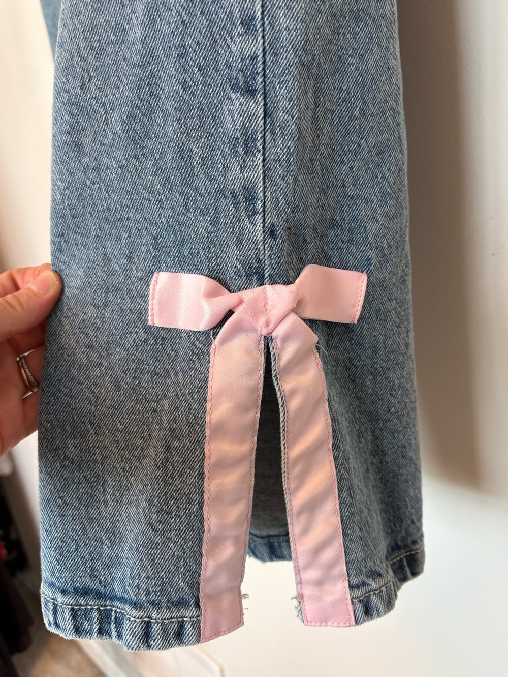 No Boundaries Wide Leg Jeans Pink Satin Bow Ribbon Hem Side Slit Denim Size 4 - Picture 3 of 11